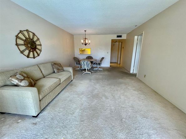 1101 Hillcrest Ct 307, Hollywood FL 33021