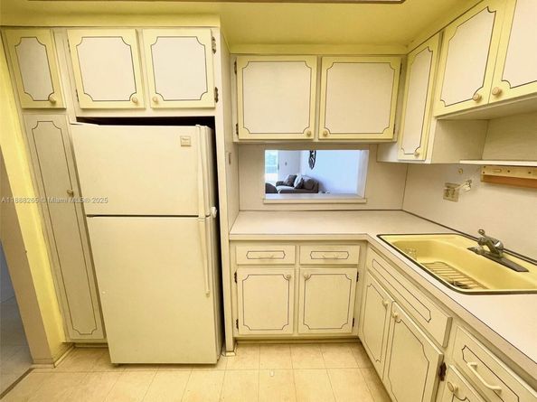 1101 Hillcrest Ct 307, Hollywood FL 33021