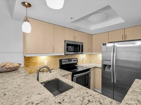 2951 S Bayshore Dr 307, Miami FL 33133