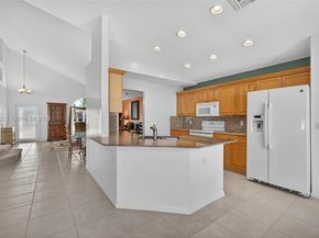112 Camelot Ct, Royal Palm Beach FL 33411