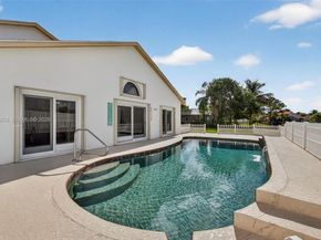 112 Camelot Ct, Royal Palm Beach FL 33411