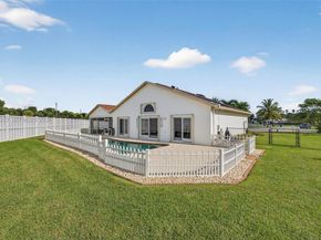 112 Camelot Ct, Royal Palm Beach FL 33411