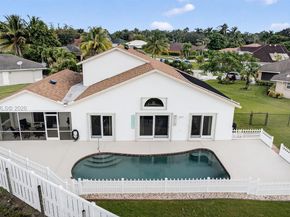 112 Camelot Ct, Royal Palm Beach FL 33411