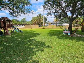 1670 SW 139th Ave, Davie FL 33325