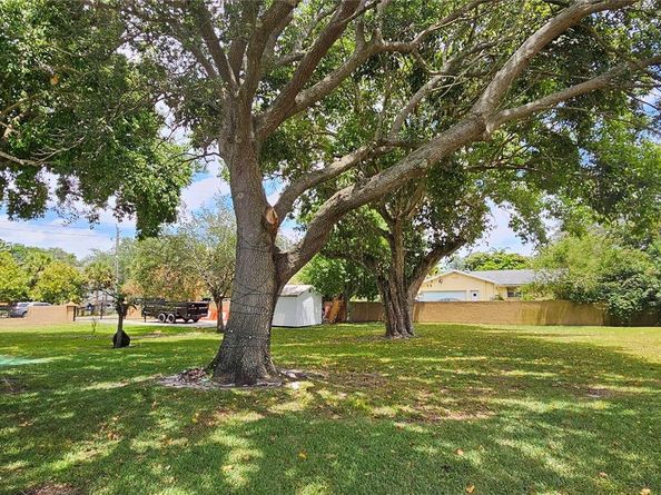 1670 SW 139th Ave, Davie FL 33325