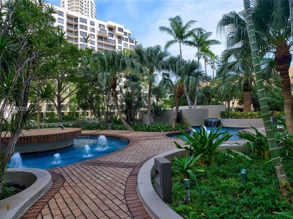 520 Brickell Key Dr A604, Miami FL 33131