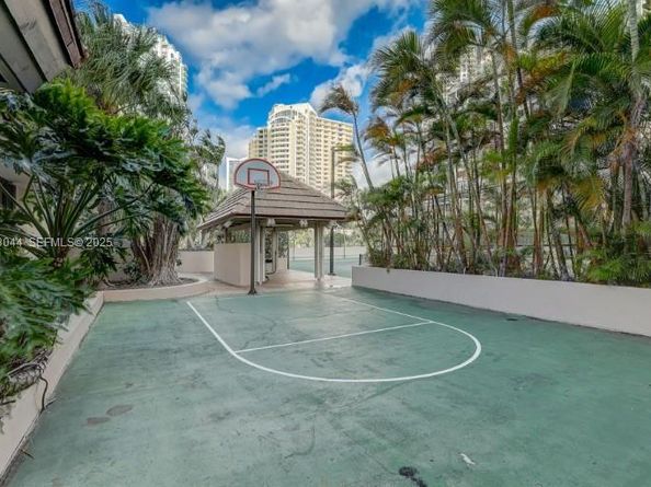 520 Brickell Key Dr A604, Miami FL 33131