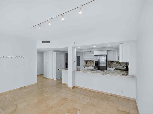 520 Brickell Key Dr A604, Miami FL 33131