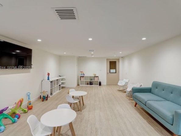 520 Brickell Key Dr A604, Miami FL 33131