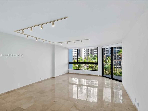 520 Brickell Key Dr A604, Miami FL 33131