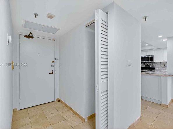 520 Brickell Key Dr A604, Miami FL 33131