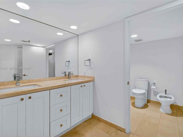 520 Brickell Key Dr A604, Miami FL 33131