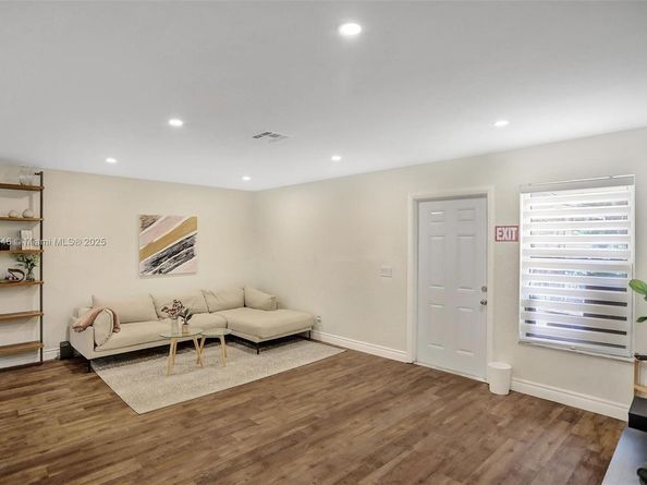 201 NE 2nd Ave, Dania Beach FL 33004