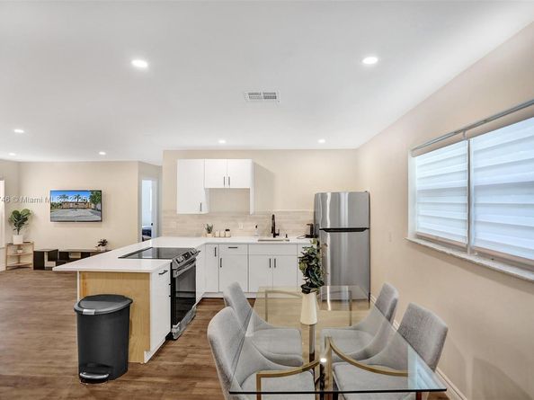 201 NE 2nd Ave, Dania Beach FL 33004