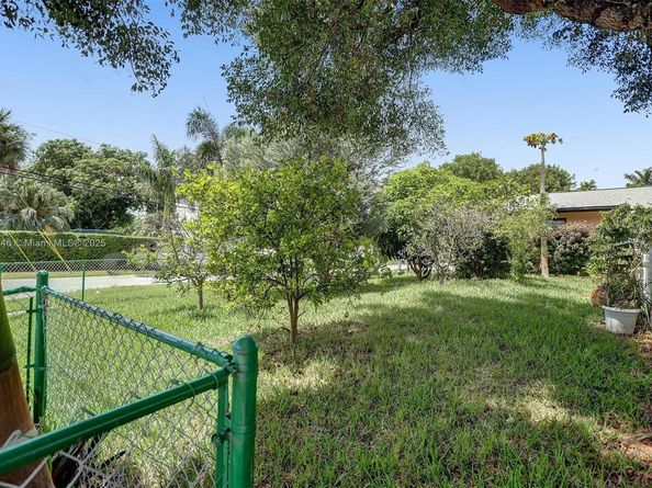 201 NE 2nd Ave, Dania Beach FL 33004