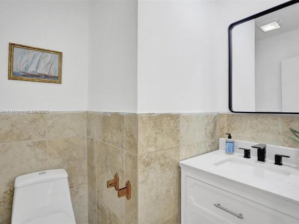 201 NE 2nd Ave, Dania Beach FL 33004