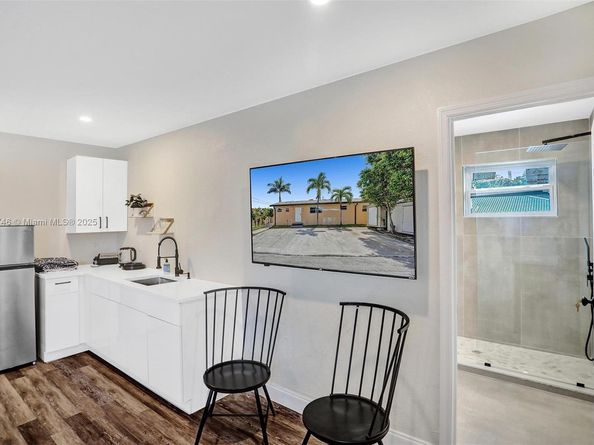201 NE 2nd Ave, Dania Beach FL 33004