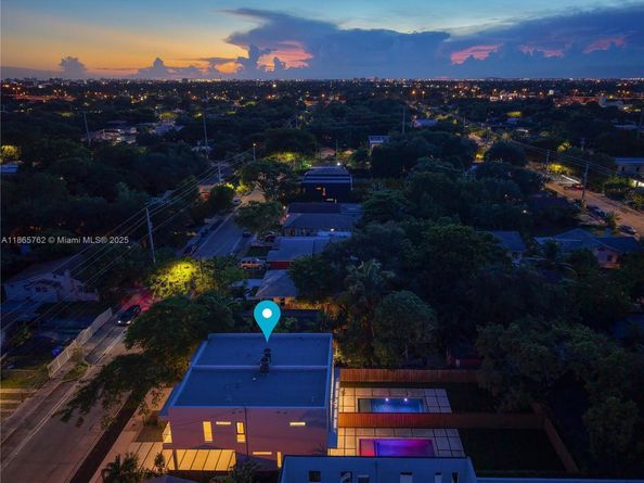 223 NW 51st St, Miami FL 33127