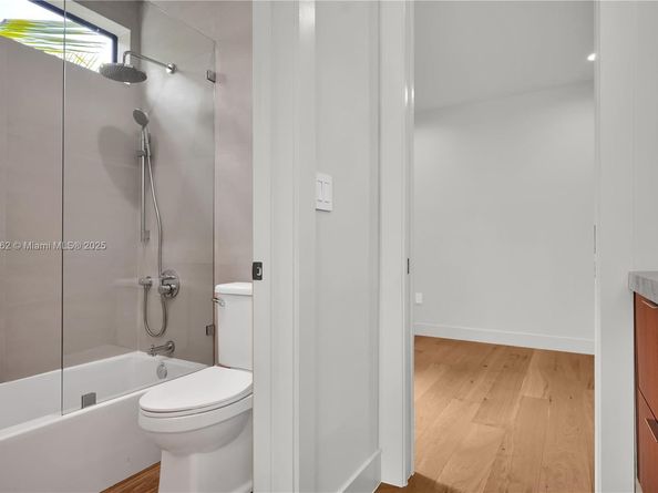 223 NW 51st St, Miami FL 33127