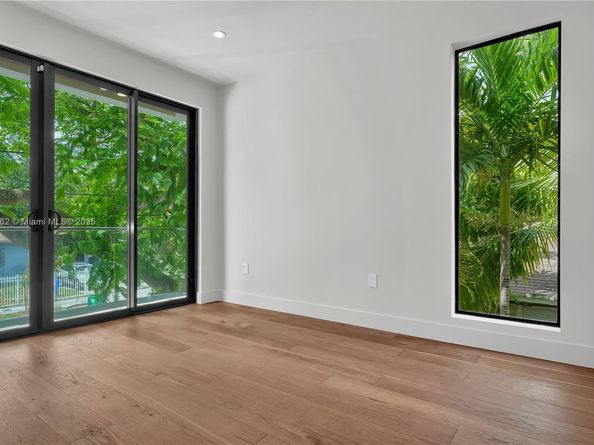 223 NW 51st St, Miami FL 33127