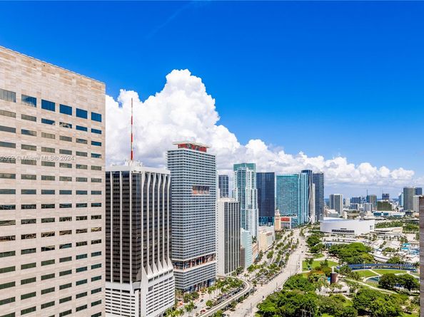 335 S Biscayne Blvd 3900, Miami FL 33131