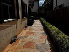 595 SE 33rd Ter, Homestead FL 33033