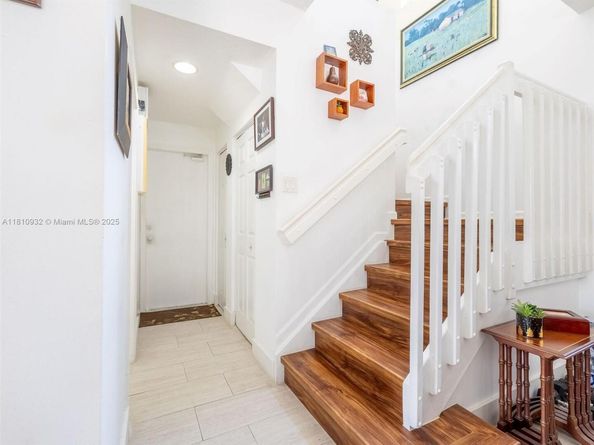 1030 Bamboo Ln, Weston FL 33327