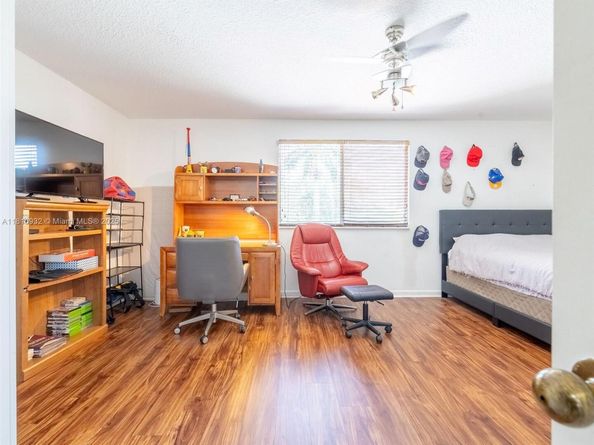 1030 Bamboo Ln, Weston FL 33327