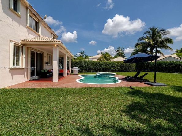1030 Bamboo Ln, Weston FL 33327