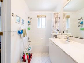 1030 Bamboo Ln, Weston FL 33327