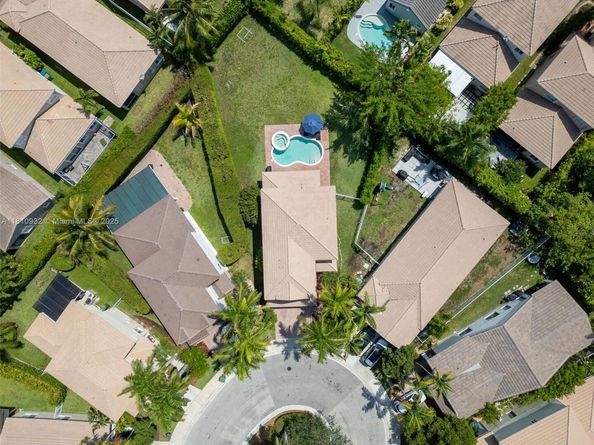 1030 Bamboo Ln, Weston FL 33327