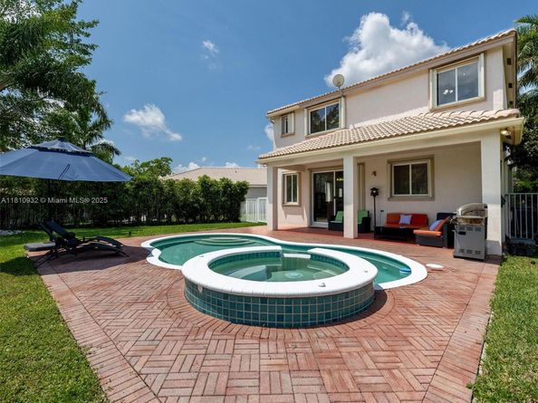 1030 Bamboo Ln, Weston FL 33327