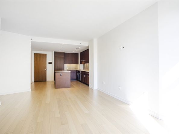 580 Washington St 12E, Boston MA 02111