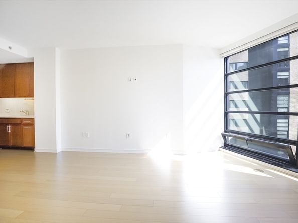 580 Washington St 12E, Boston MA 02111