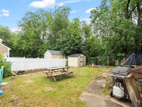 90 Vezina Ave, Leominster MA 01453