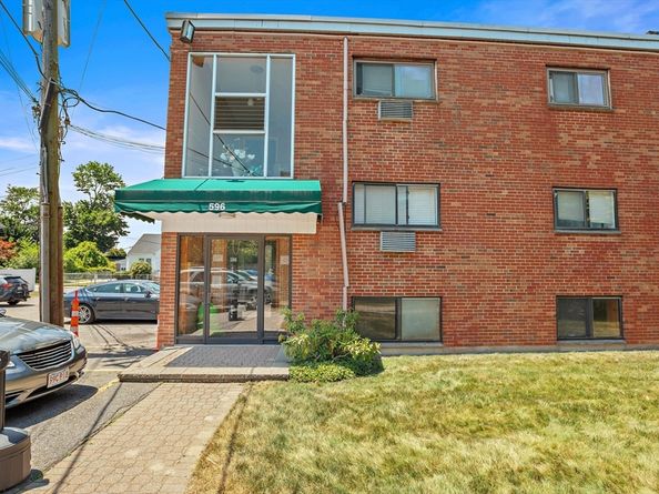 596 American Legion Hwy 5, Boston MA 02131