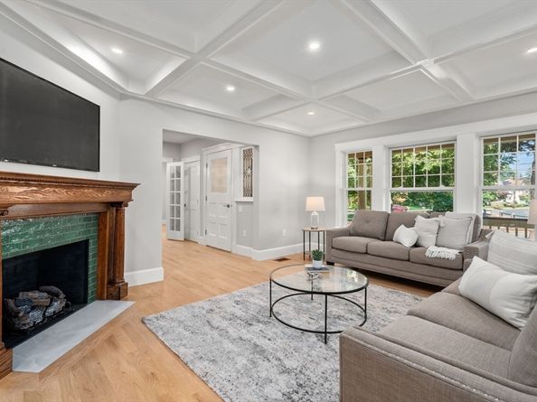 4 Grove St, Medford MA 02155