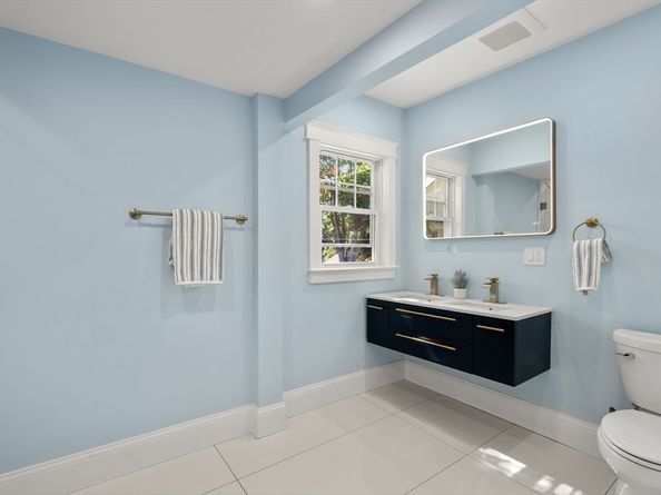 4 Grove St, Medford MA 02155
