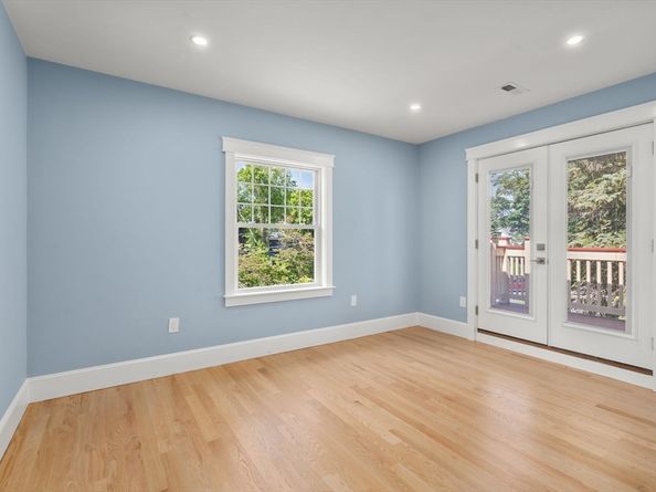 4 Grove St, Medford MA 02155