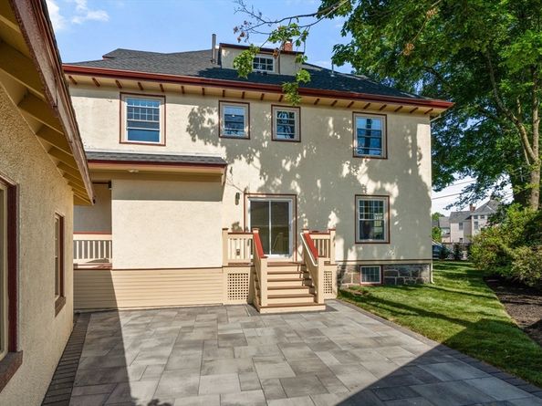 4 Grove St, Medford MA 02155