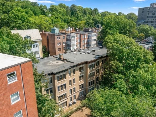 1588 Beacon St 2, Brookline MA 02445
