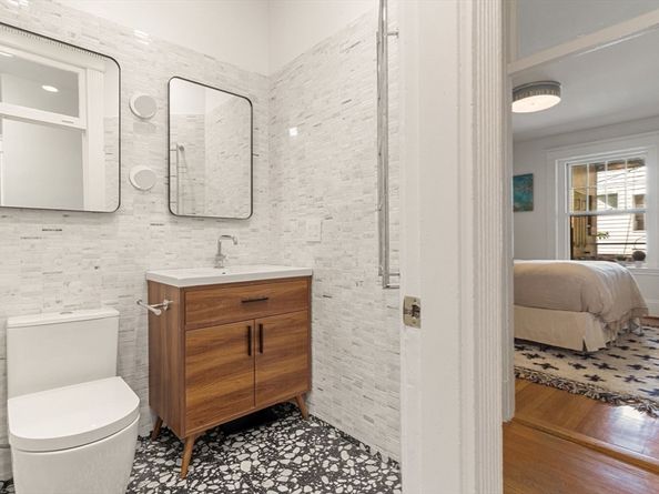 1588 Beacon St 2, Brookline MA 02445