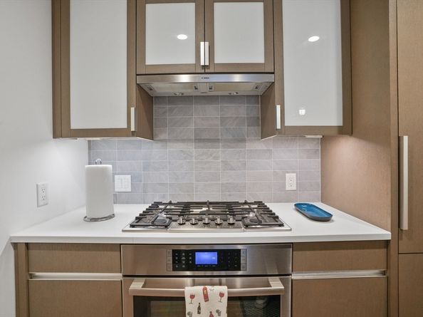 100 Lovejoy Wharf 6N, Boston MA 02114