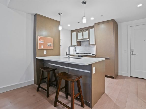 100 Lovejoy Wharf 6N, Boston MA 02114