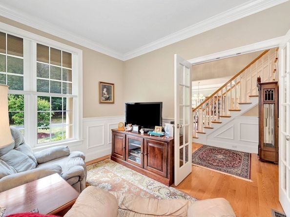 11 Miscoe Road, Mendon MA 01756