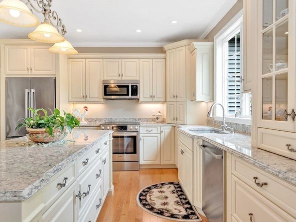 11 Miscoe Road, Mendon MA 01756