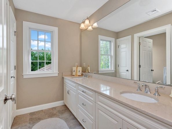 11 Miscoe Road, Mendon MA 01756