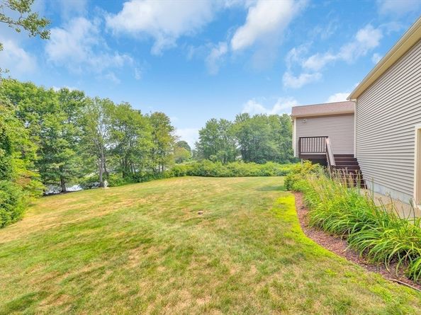 11 Miscoe Road, Mendon MA 01756