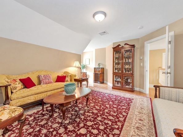 11 Miscoe Road, Mendon MA 01756