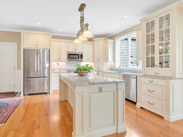 11 Miscoe Road, Mendon MA 01756